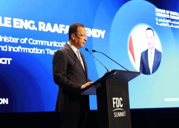 وزير الاتصالات يفتتح فعاليات الدورة الثامنة من قمة FDC Summit