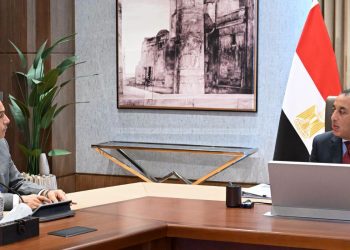 رئيس الوزراء يبحث مع رئيس الهيئة العامة للرقابة المالية أحدث تطورات القطاع المالي غير المصرفي