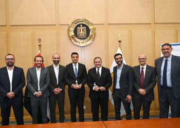 وزير الصناعة يشهد مراسم إطلاق وتسليم أول روبوت صناعي مصري بأيادٍ وعقول مصرية وتكنولوجيا محلية