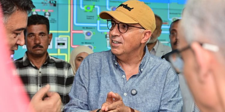 وزير الري يتفقد منظومة المياه بالسويس ويلتقي المزارعين.. ويؤكد استقرار الري خلال موسم أقصى الاحتياجات