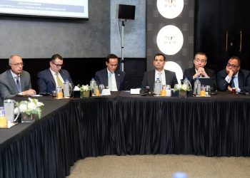 وزير الاستثمار يستعرض رؤية مصر لتعزيز تنافسية الاقتصاد وجذب الاستثمارات خلال لقاء مع قيادات مؤسسة «S&P Global Ratings»