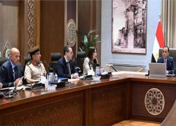 رئيس الوزراء يعقد اجتماعاً لاستعراض موقف أحد المشروعات الكبرى بمدينة العلمين الجديدة