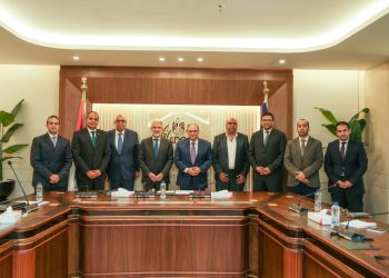 رئيس هيئة الدواء المصرية يبحث مع ممثلي شركة «آي كيو فيا» تعزيز التعاون في التحول الرقمي والذكاء الاصطناعي والبيانات الدوائية