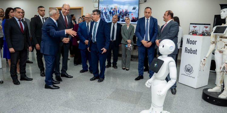 وزير الطيران المدني يتفقد فرع الأكاديمية العربية بالعلمين الجديدة ويشيد بإمكاناته التعليمية والتكنولوجية