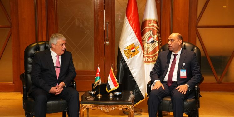 وزير العمل يبحث مع نظيره الأردني أوضاع العمالة المصرية في المملكة وتعزيز التعاون المشترك