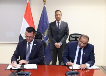 وزير الاتصالات: تطوير البنية التحتية الرقمية الدولية لتعزيز مكانة مصر كممر عالمي لنقل البيانات