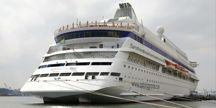 في زيارتها الثانية.. ميناء غرب بورسعيد يستقبل السفينة السياحية «ASTORIA GRANDE»