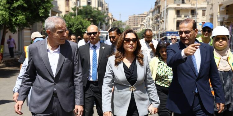 منال عوض تتفقد الموقف التنفيذي لأعمال تطوير شارع إبراهيم باشا بمنطقة الكوربة بمصر الجديدة