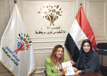 المشرف العام على «القومي للأشخاص ذوي الإعاقة» تستقبل وفدًا من مركز الدوحة العالمي