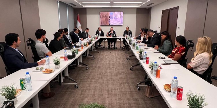 وزير التخطيط يبحث دعم رواد الأعمال المصريين في الإمارات