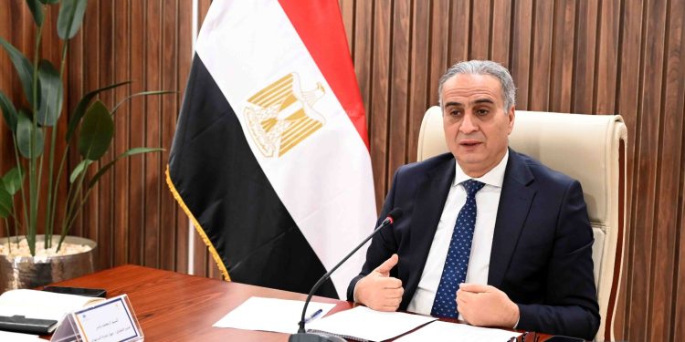 حماية المستهلك يضبط محلًا بالقاهرة الجديدة لبيع أدوات كهربائية ولمبات مجهولة المصدر
