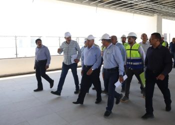 وزير النقل يتفقد مواقع العمل بالخط الأول من شبكة القطار الكهربائي