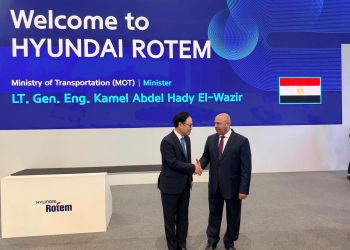 كامل الوزير يبحث مع كبرى شركات النقل العالمية تسريع تنفيذ المشروعات وتوطين الصناعة في مصر