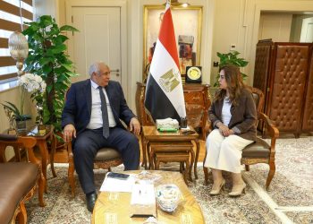 وزيرتا التنمية المحلية تتابعان مع محافظ مطروح مشروعات الخطة الاستثمارية وإزالة التعديات