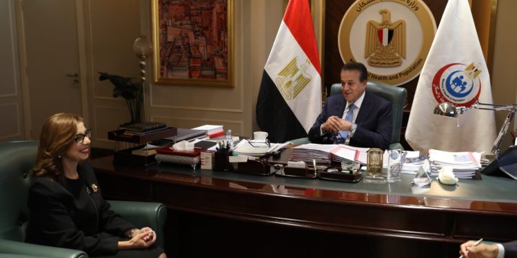 خالد عبدالغفار يستقبل سفيرة مصر لدى سنغافورة لبحث آفاق التعاون الصحي بين البلدين