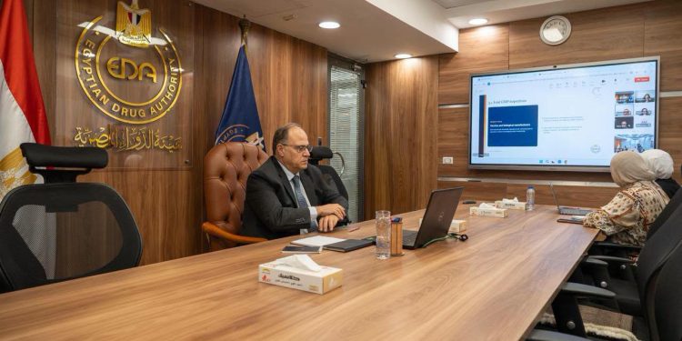 رئيس هيئة الدواء المصرية يعقد اجتماعاً افتراضياً مع وكالة الأدوية السويسرية لتعزيز الشراكة الاستراتيجية