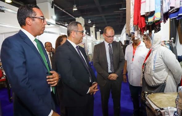 شباب جهاز تنمية المشروعات يشاركون في معرض (أهلا مدارس) ويقدمون منتجات مصرية عالية الجودة