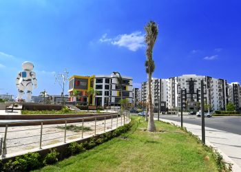 وزيرة الإسكان تتابع معدلات تنفيذ المشروعات والخدمات بالعاصمة الإدارية الجديدة