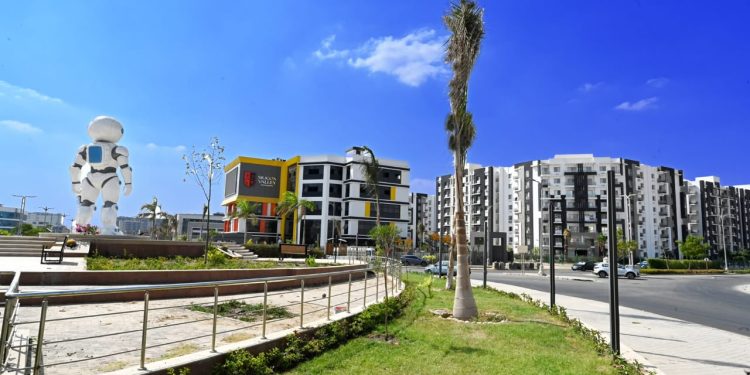 وزيرة الإسكان تتابع معدلات تنفيذ المشروعات والخدمات بالعاصمة الإدارية الجديدة