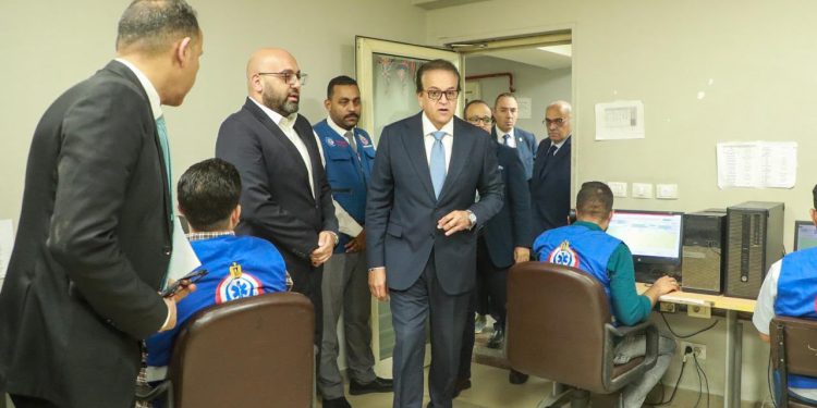 وزير الصحة يتفقد مركز الخدمات الطارئة 137 ويؤكد اهمية سرعة الاستجابة لاحتياجات المواطنين