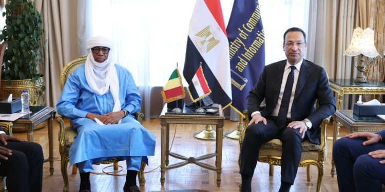 مصر ومالي تبحثان تعزيز التعاون في التحول الرقمي وتطوير البنية التحتية للاتصالات