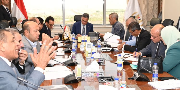 وزير التموين يلتقي أعضاء بالنواب والشيوخ لبحث مطالب المواطنين وتطوير الخدمات التموينية