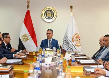 وزير التموين يعقد اجتماعًا موسعًا مع الشعبة العامة للمخابز وغرفة صناعة الحبوب لمتابعة منظومتي الطحن والخبز