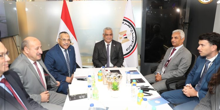 وزير الإنتاج الحربي يعزز أوجه التعاون في مجال الصناعات الدفاعية