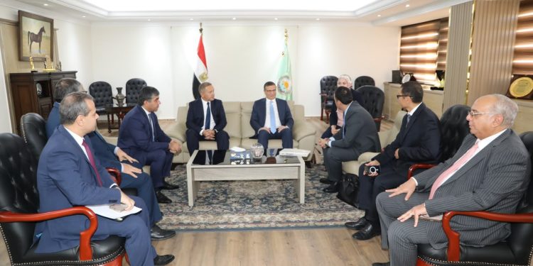 وزير الزراعة يستعرض الجهود المصرية في إنتاج التقاوي والزراعة الصحراوية وإدارة المياه