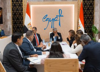 – وزير السياحة والآثار يبحث مع رئيسة اتحاد شركات السفر والسياحة الفرنسية تعزيز التعاون ودفع الحركة السياحية إلى المقصد المصري