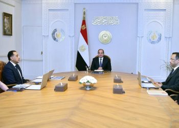 عاجل.. الرئيس السيسي يجتمع مع رئيس الوزراء ووزير الاتصالات