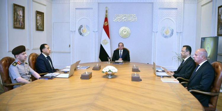 عاجل.. الرئيس السيسي يجتمع مع رئيس الوزراء ووزير الاتصالات