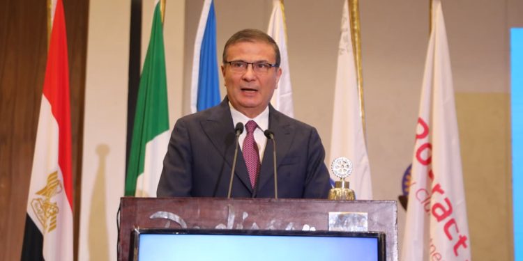 وزير الزراعة يستعرض خطة الدولة لتحقيق الأمن الغذائي والتنمية الزراعية