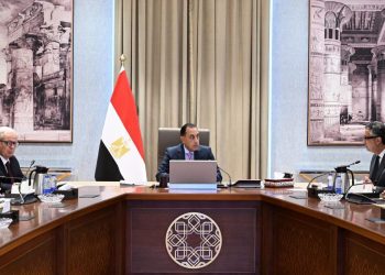 رئيس الوزراء يتابع جهود توفير السلع وضبط حركة الأسواق والأسعار