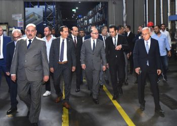 وزير الاستثمار يتفقد مصنع «دي إن إم» للغزل والنسيج بمحافظة دمياط