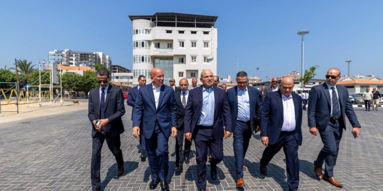 رئيس اقتصادية قناة السويس يتفقد أعمال تطوير ميناء غرب بورسعيد ويلتقي العاملين بالمنطقة الشمالية