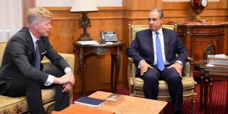 وزير الخارجية يبحث مع المبعوث الخاص للأمين العام للأمم المتحدة لليمن آخر تطورات الأوضاع باليمن