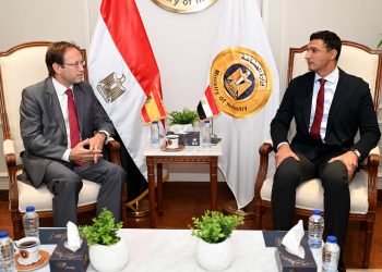 وزير الصناعة يبحث مع سفير إسبانيا لدى مصر سبل تعزيز التعاون الصناعي المشترك وجذب الشركات الإسبانية إلى السوق المصري