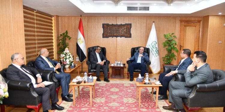 رئيس جهاز تنمية المشروعات يبحث مع محافظ الفيوم سبل تطوير المشروعات الصغيرة والمتوسطة