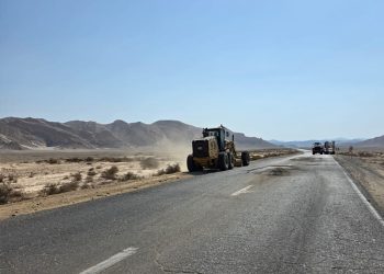 «الطرق والكباري» تنفي سوء حالة طريق قفط–القصير وتؤكد استمرار أعمال التطوير وفق الجدول الزمني المحدد