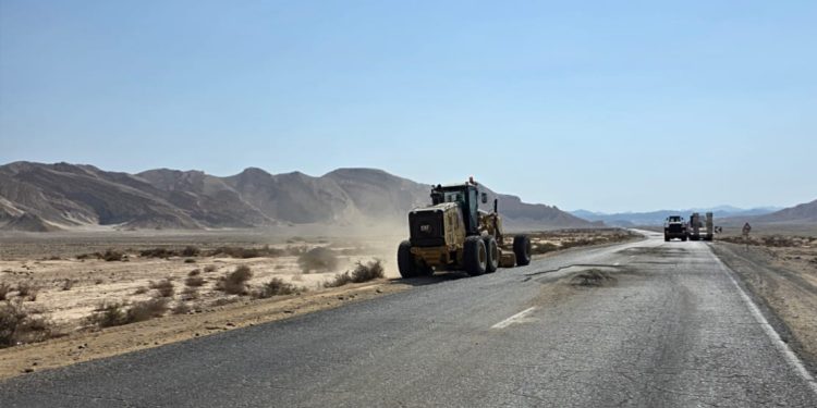 «الطرق والكباري» تنفي سوء حالة طريق قفط–القصير وتؤكد استمرار أعمال التطوير وفق الجدول الزمني المحدد