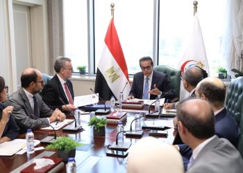 وزير الصحة والسكان يبحث مع بنك الاستثمار الأوروبي تعزيز التعاون ودعم المشروعات الصحية ذات الأولوية