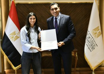 وزير الشباب والرياضة يكرم مصطفى عسل وأمينة عرفي بعد تتويجهما ببطولة قطر كلاسيك للاسكواش
