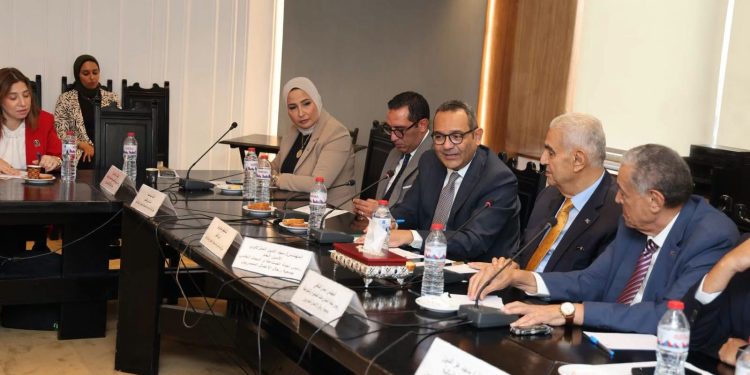 رجال الأعمال تبحث مع جهاز تنمية المشروعات زيادة التمويل ودعم الصناعات الصغيرة