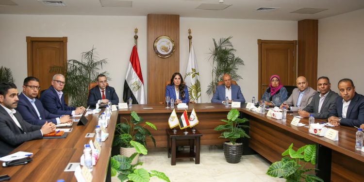 وزيرة الإسكان تعقد اجتماعا لمتابعة مستجدات ملف توفيق الأوضاع بالأراضي المضافة للمدينة والموقف التنفيذي لأعمال المرافق