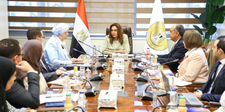وزيرة التنمية المحلية تبحث مع رئيسة المجلس القومي للأمومة والطفولة تعزيز منظومة حماية الطفل بالمحافظات