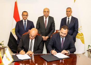 وزير الطيران يشهد توقيع بروتوكول تعاون بين الشركة المصرية للمطارات وأكاديمية مصر للطيران