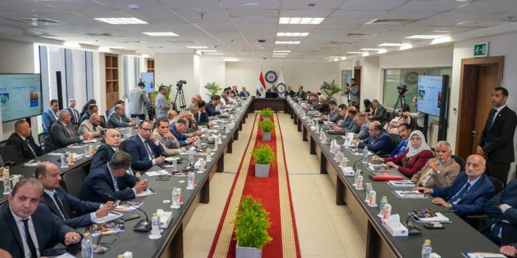 وزير البترول  أمام رؤساء تحرير الصحف ومقدمي البرامج الحوارية: