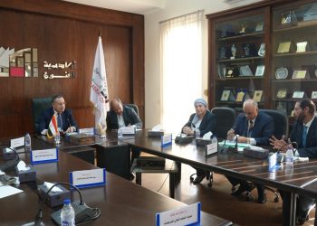 وزير التعليم العالي والبحث العلمي والقائم بأعمال وزير الثقافة يجتمع مع عمداء معاهد أكاديمية الفنون