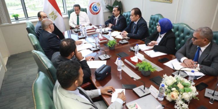 وزير الصحة يبحث مستجدات إنشاء مجمع للأجهزة التعويضية والأطراف الصناعية